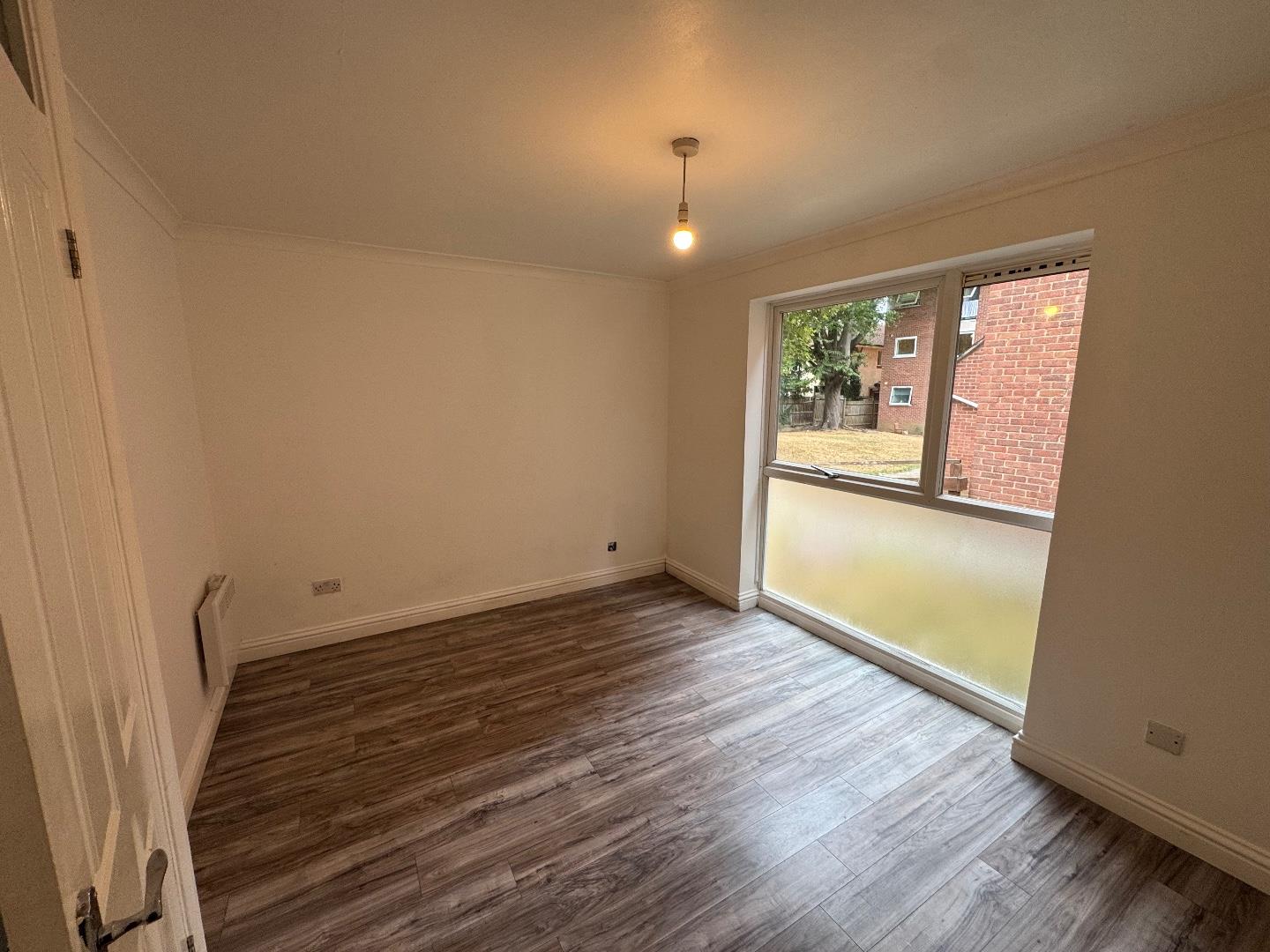 Flat Bollo Bridge Road in Greater London