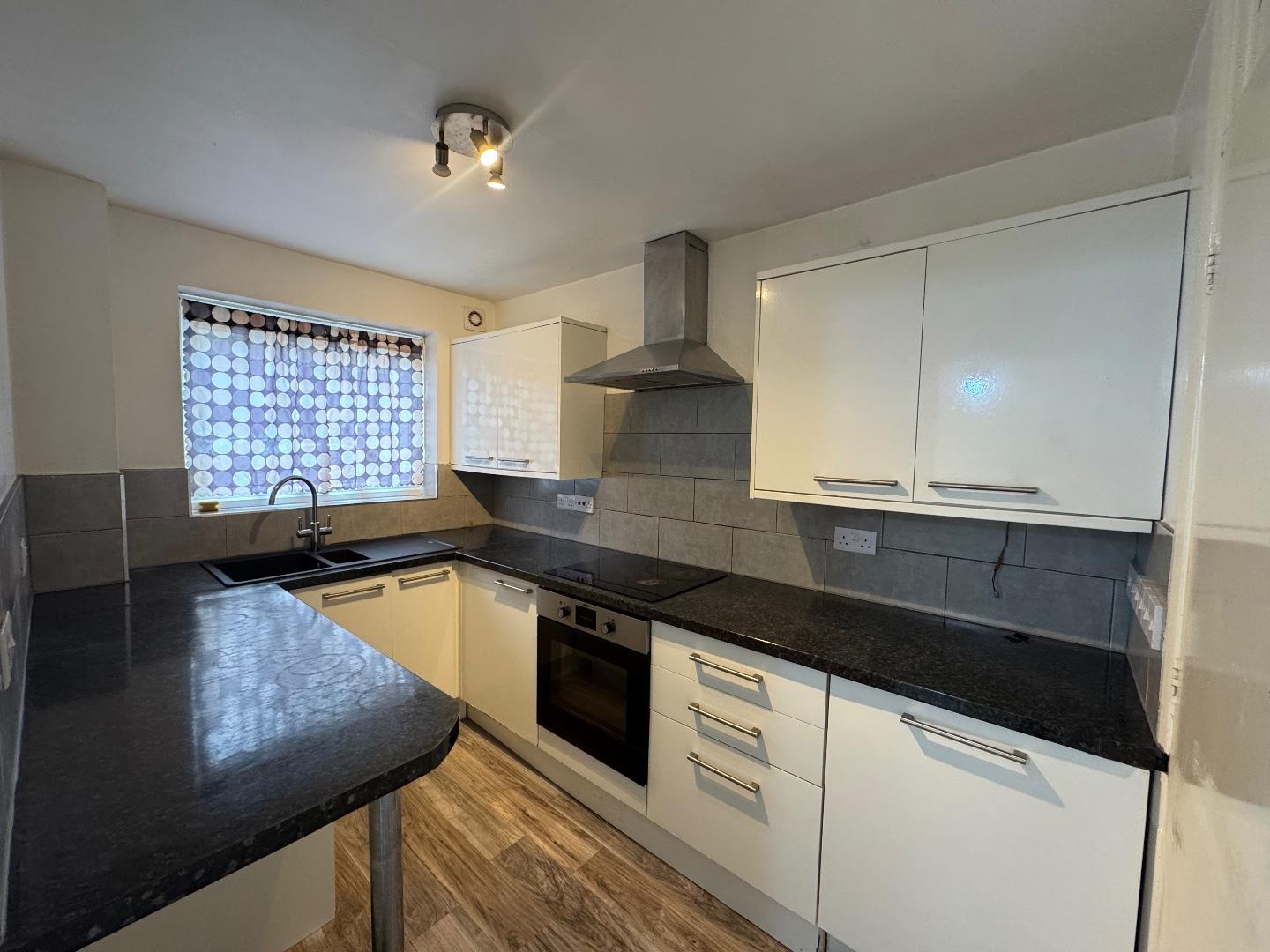 Flat Bollo Bridge Road in Greater London