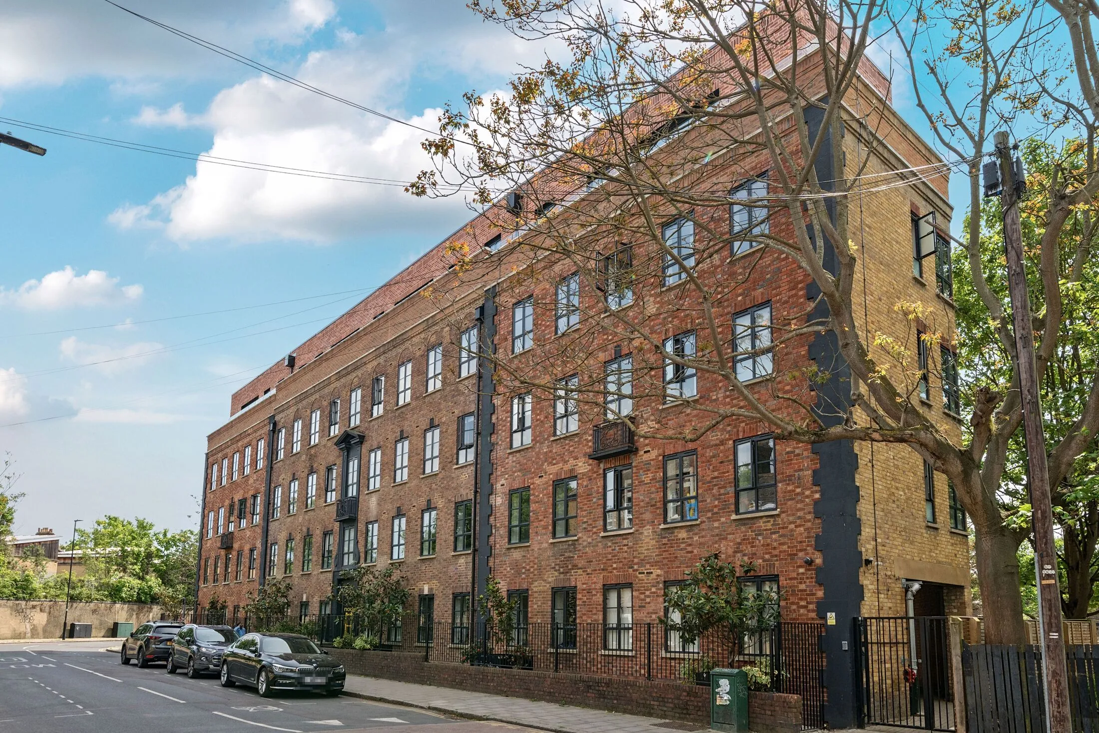 Flat Shakespeare Road in Greater London