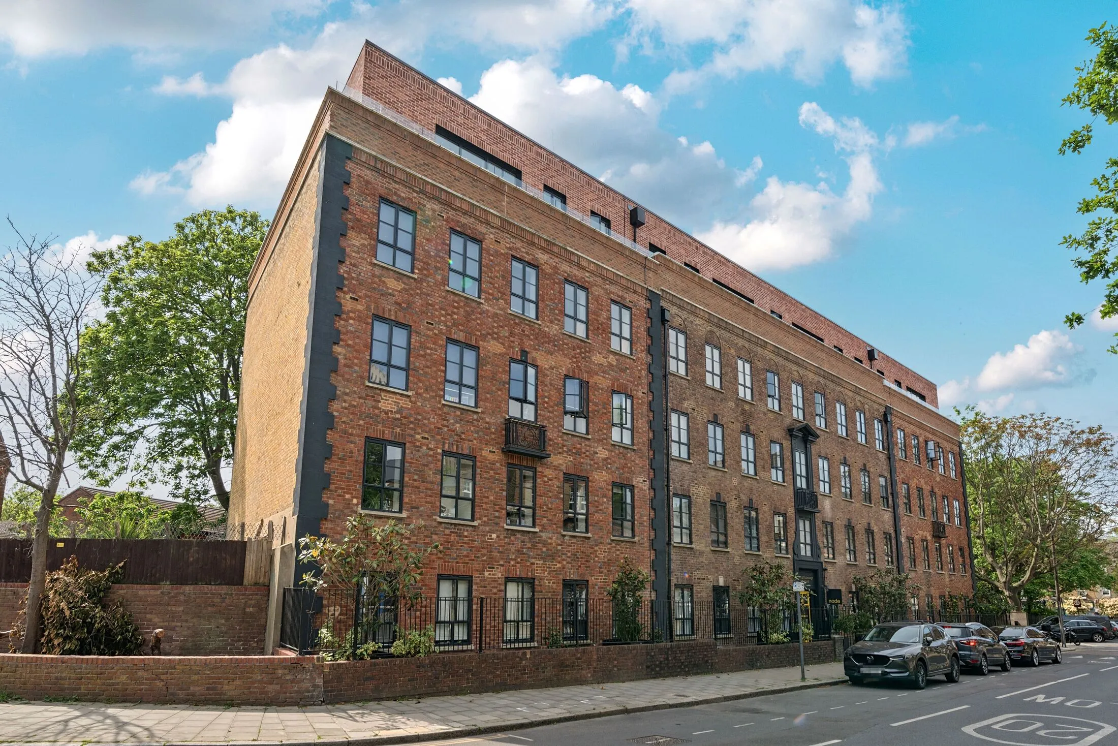 Flat Shakespeare Road in Greater London