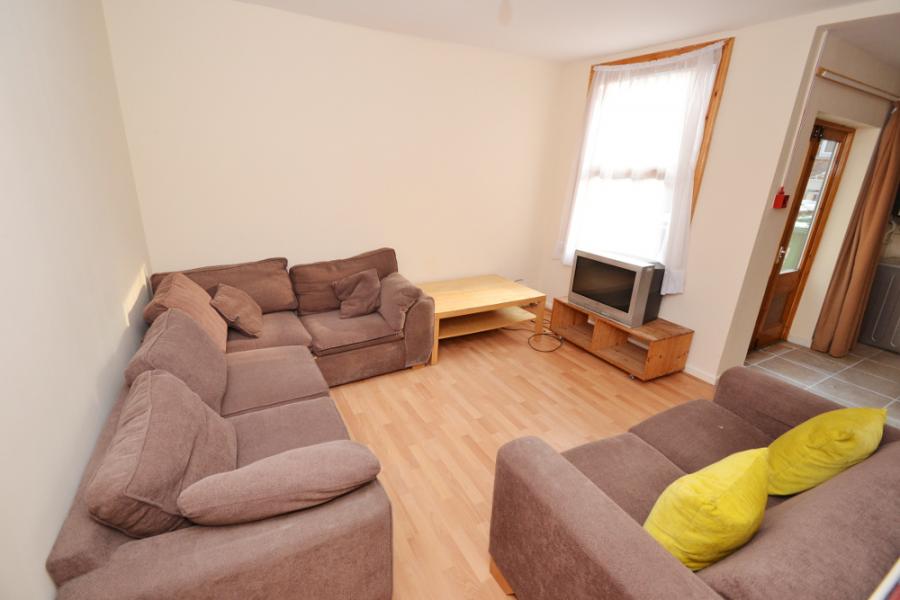 Room Balfour Road in Nottingham
