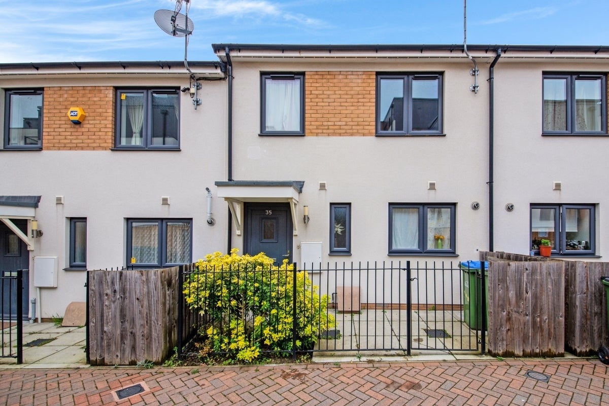 House Fairthorn Road in Greater London
