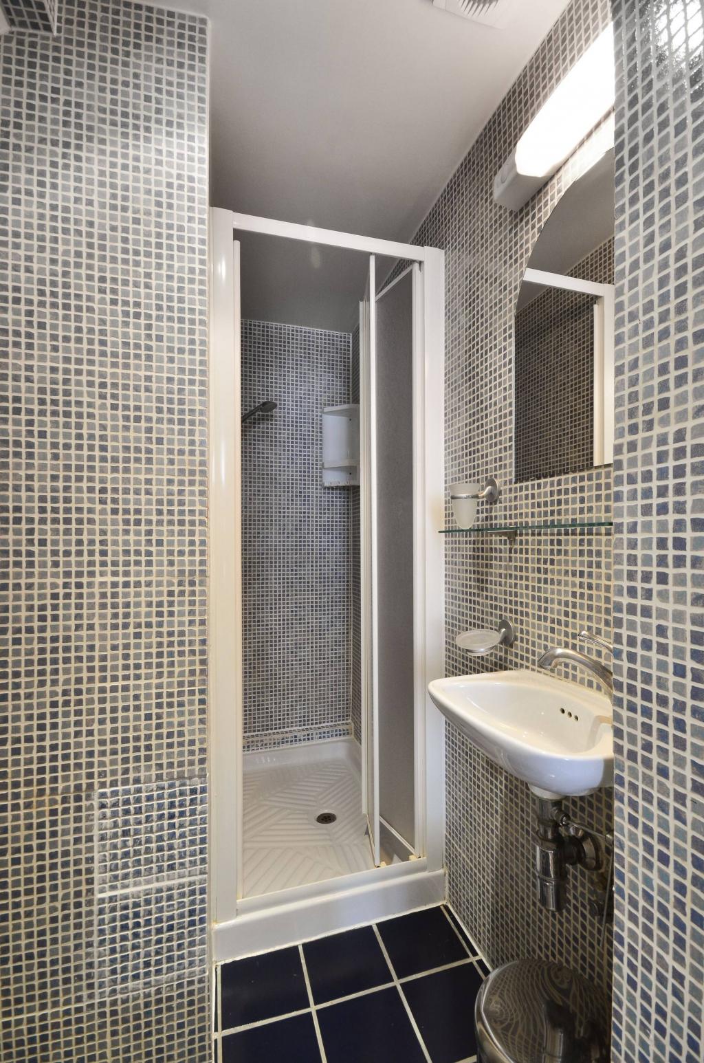 Flat Penywern Road in Greater London