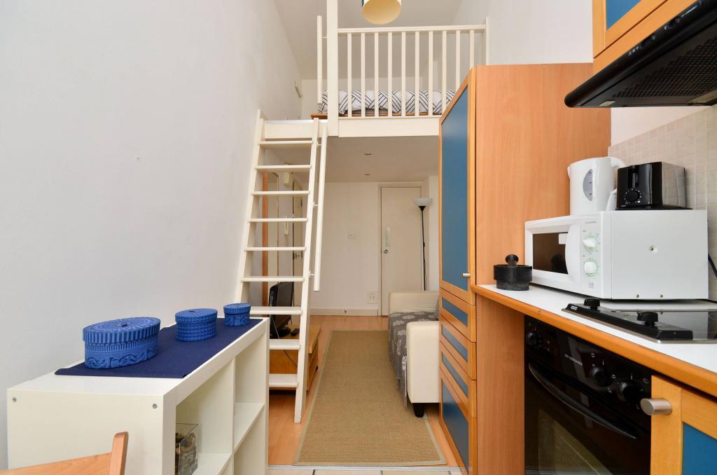Flat Penywern Road in Greater London