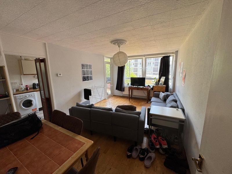 Room De Beauvoir Road in Greater London