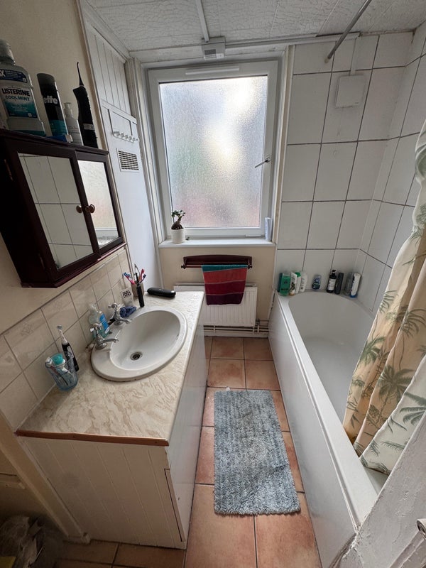 Room De Beauvoir Road in Greater London