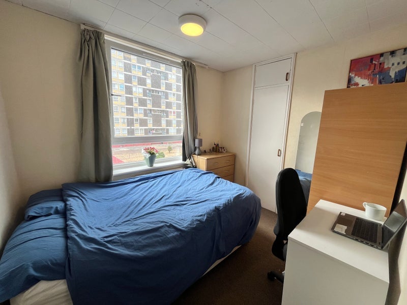 Room De Beauvoir Road in Greater London