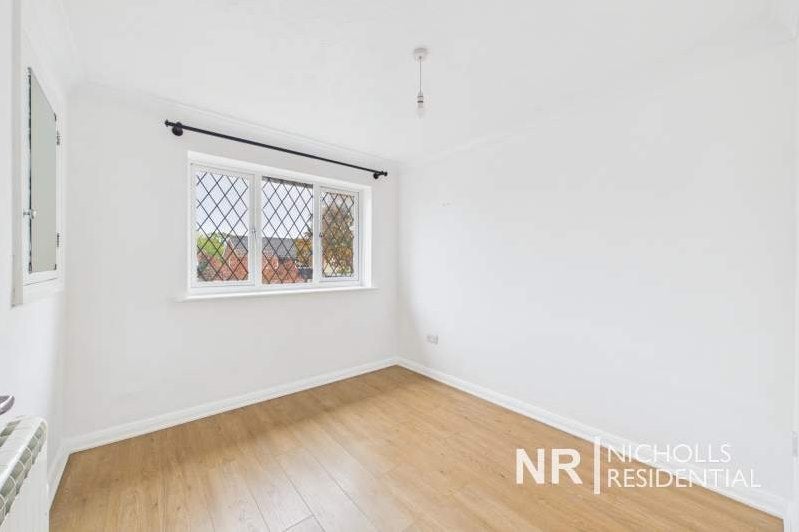 Flat Ardrossan Gardens in Epsom and Ewell