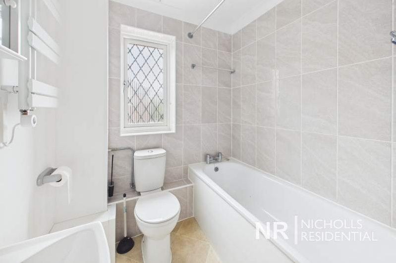 Flat Ardrossan Gardens in Epsom and Ewell