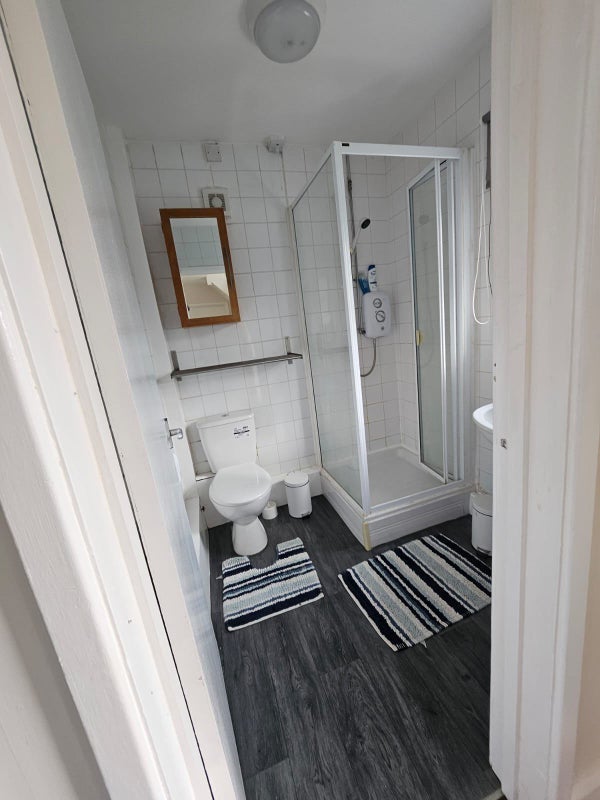 Room Dennis Avenue in Nottingham