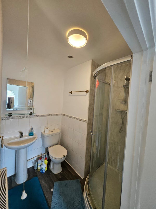 Room Dennis Avenue in Nottingham