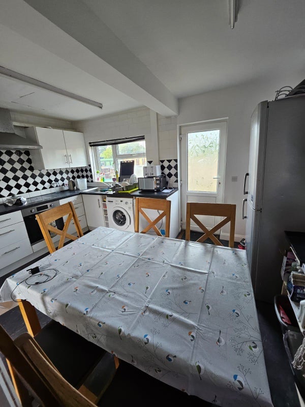 Room Dennis Avenue in Nottingham
