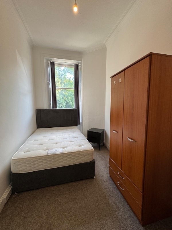 Room Hillside Crescent in City of Edinburgh
