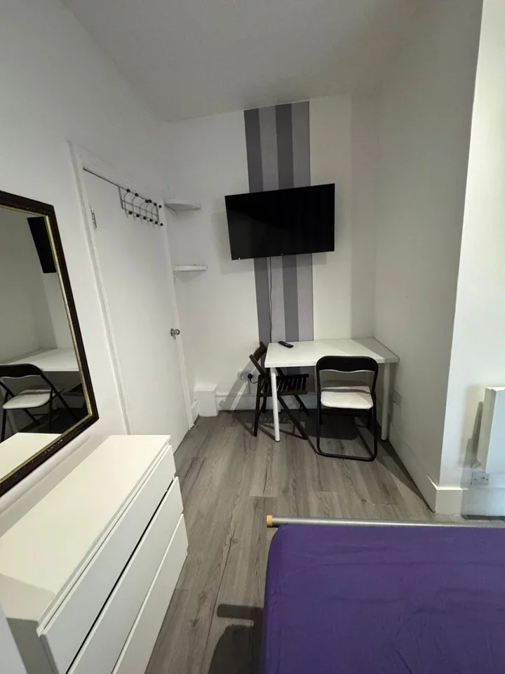 Flat Finchley Road in Greater London