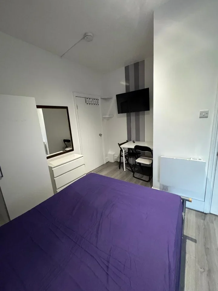 Flat Finchley Road in Greater London