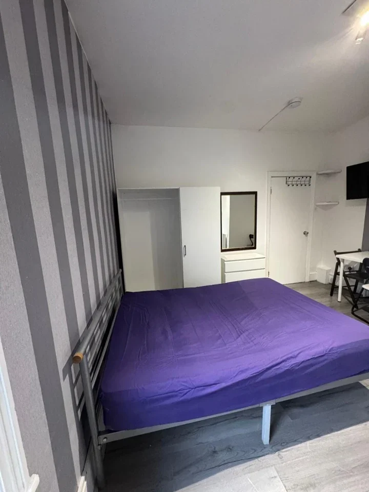 Flat Finchley Road in Greater London