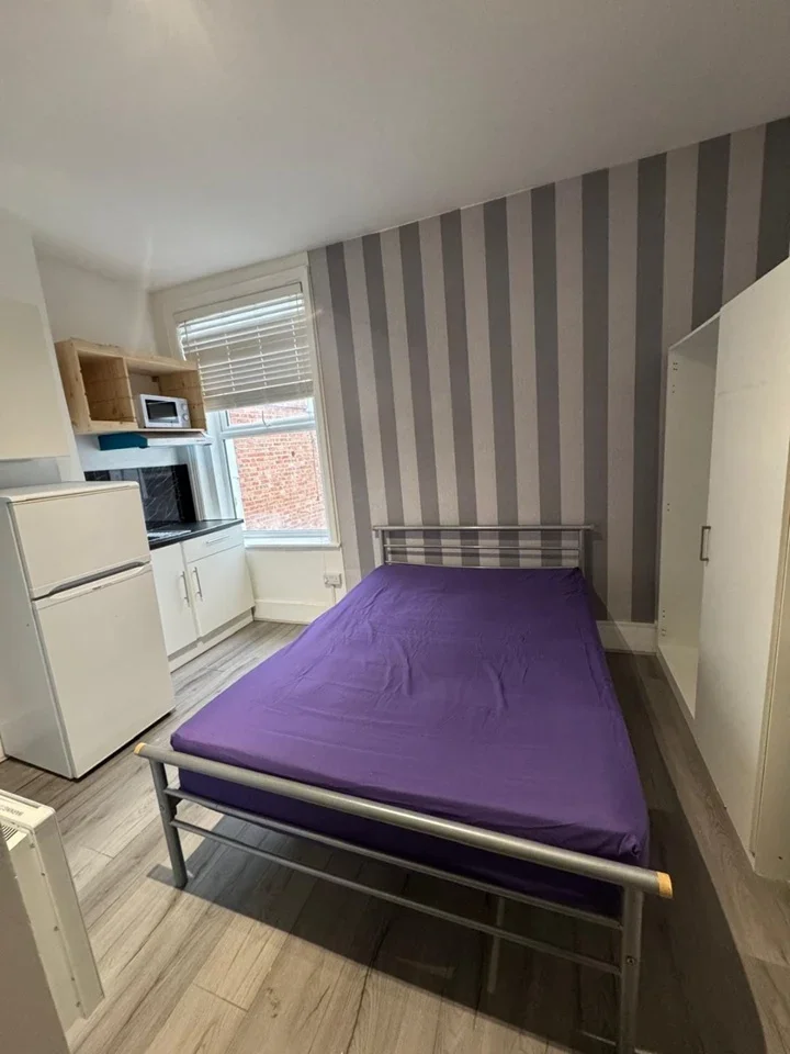 Flat Finchley Road in Greater London