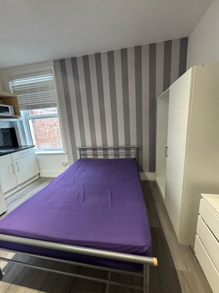 Flat Finchley Road in Greater London