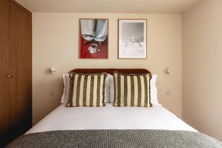 Flat Gloucester Avenue in Greater London