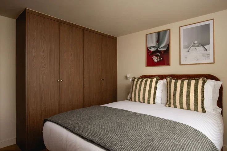 Flat Gloucester Avenue in Greater London
