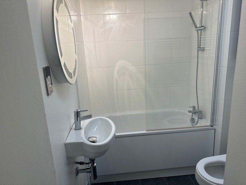 Room Lupus Street in City of Westminster