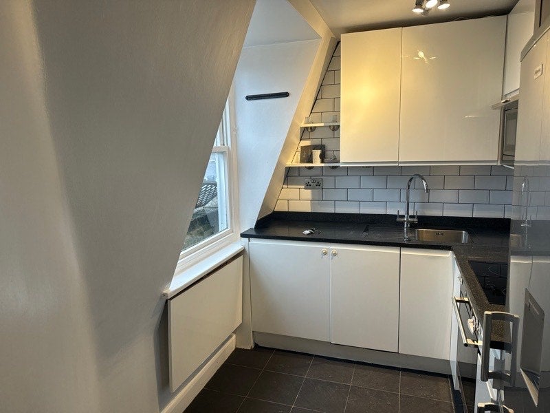 Room Lupus Street in City of Westminster