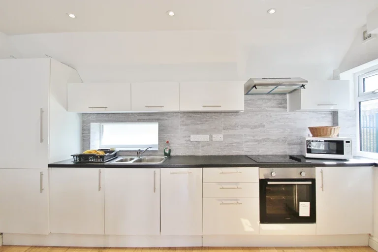 Flat Hammersmith Road in Greater London