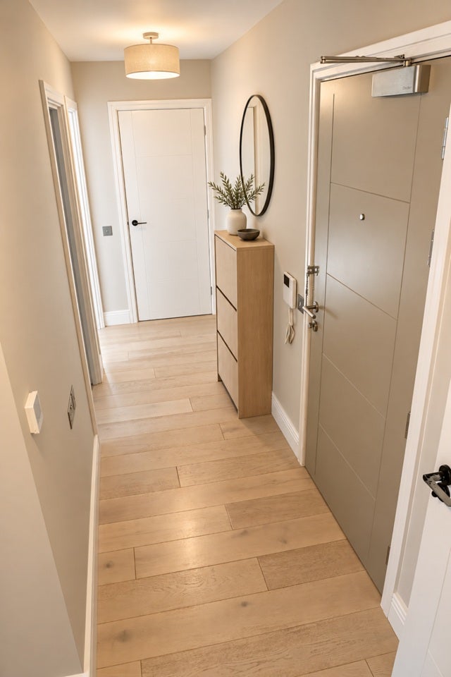 Flat Beaufort Road in Greater London