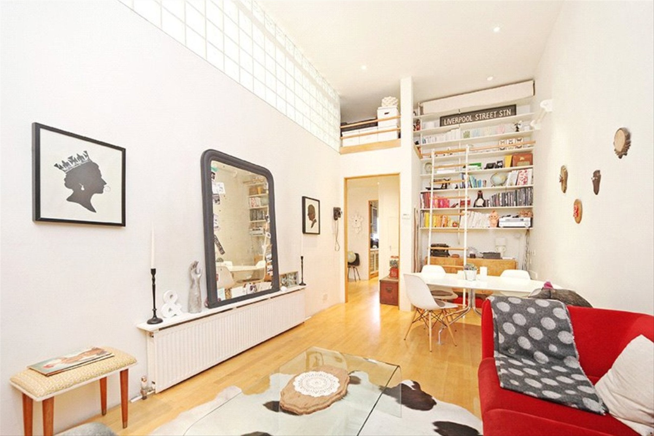 Flat Gloucester Gardens in City of Westminster