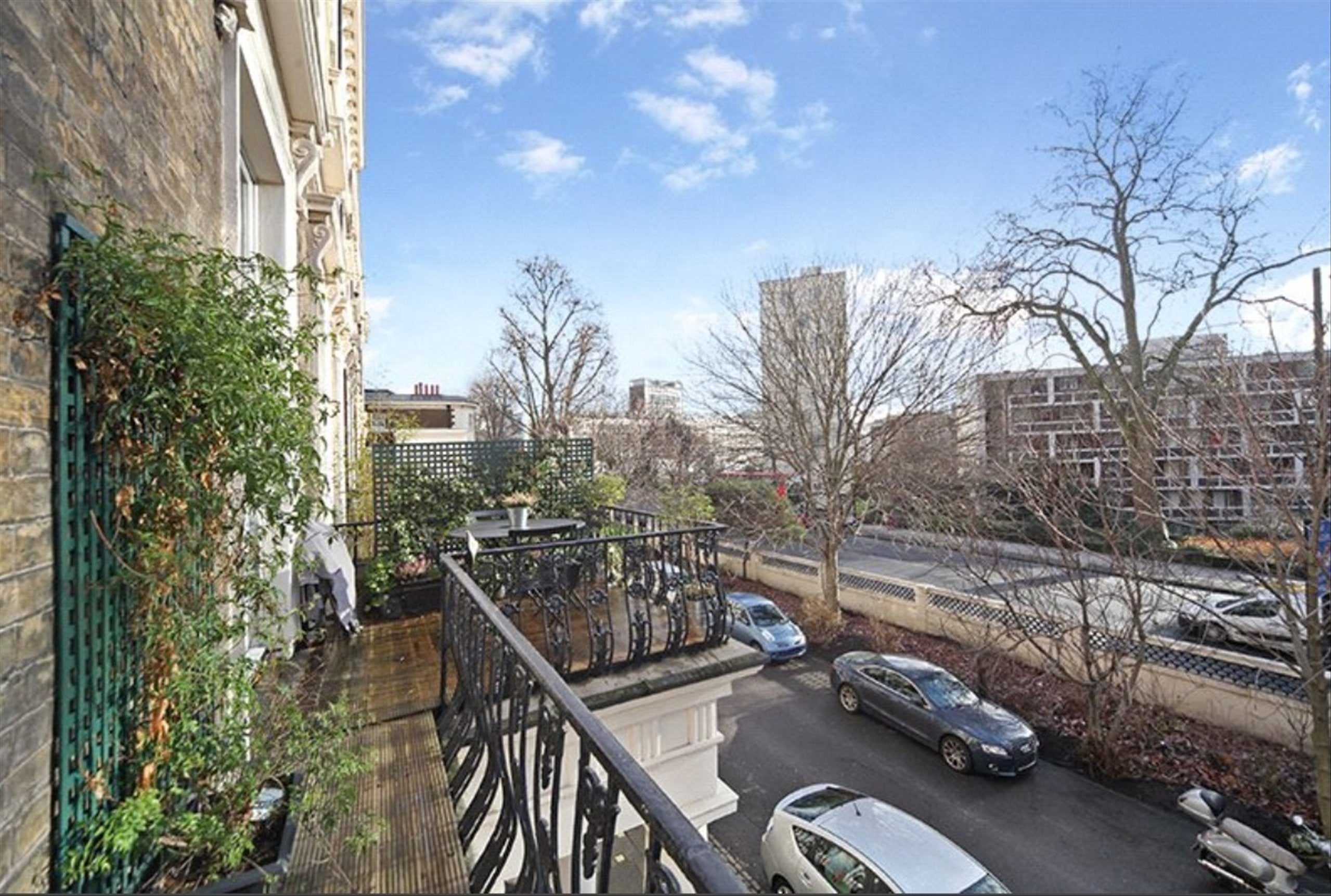 Flat Gloucester Gardens in City of Westminster