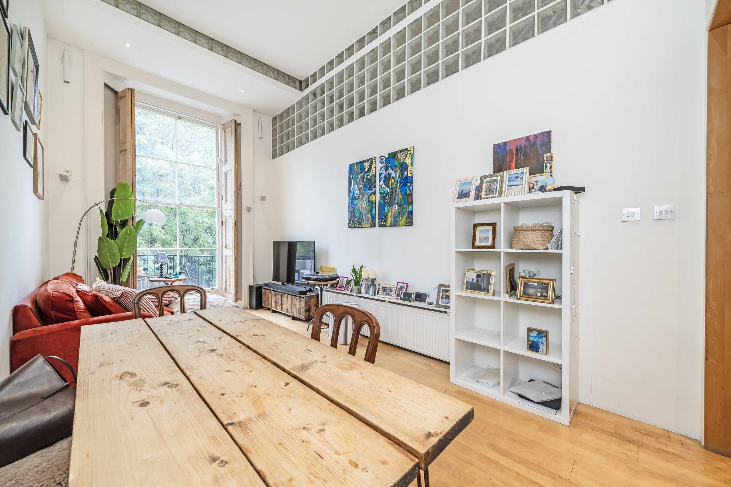 Flat Gloucester Gardens in City of Westminster