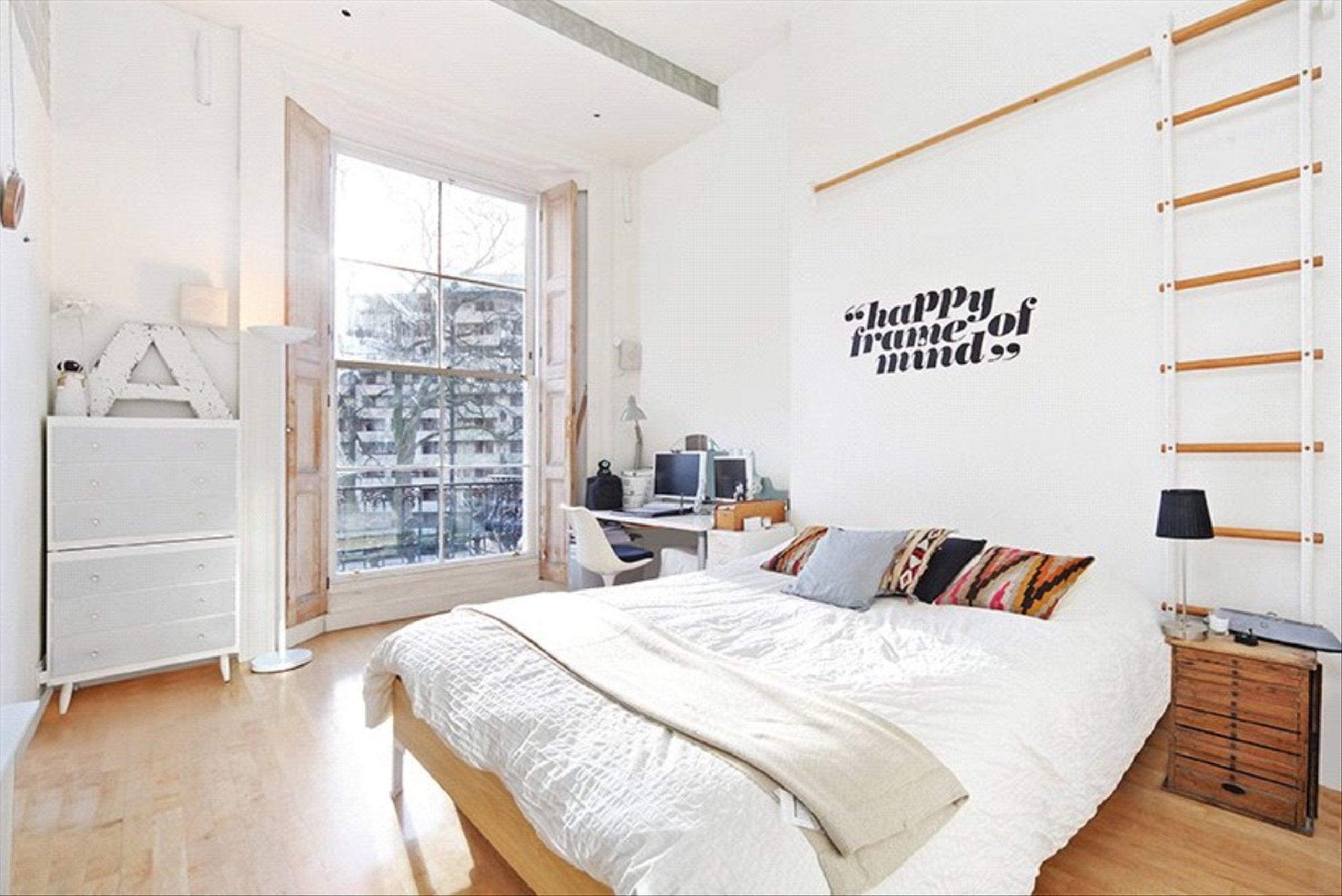 Flat Gloucester Gardens in City of Westminster