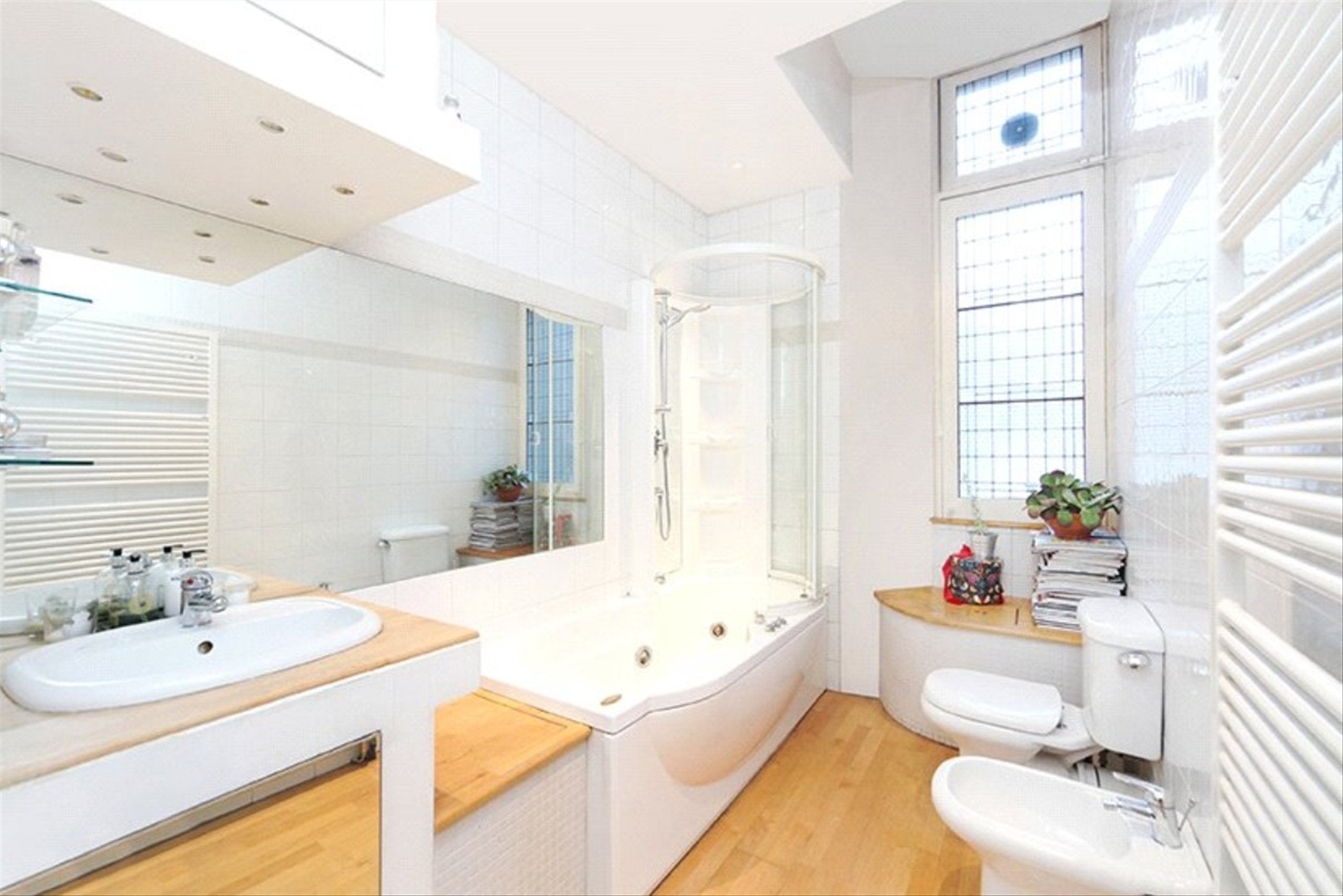 Flat Gloucester Gardens in City of Westminster