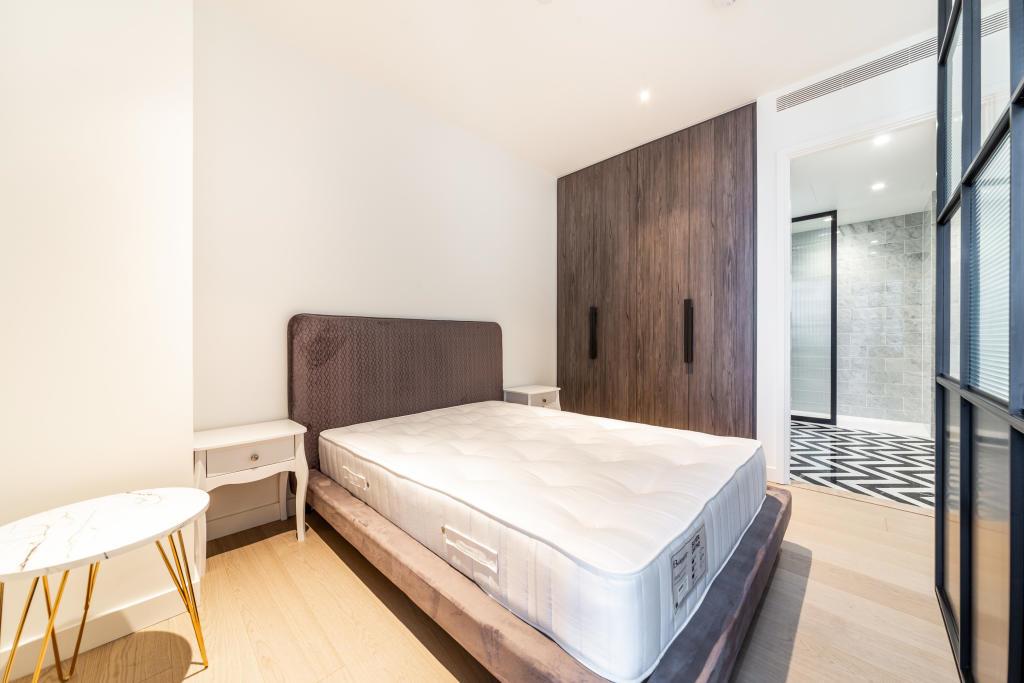 Flat Burdett Road in Greater London