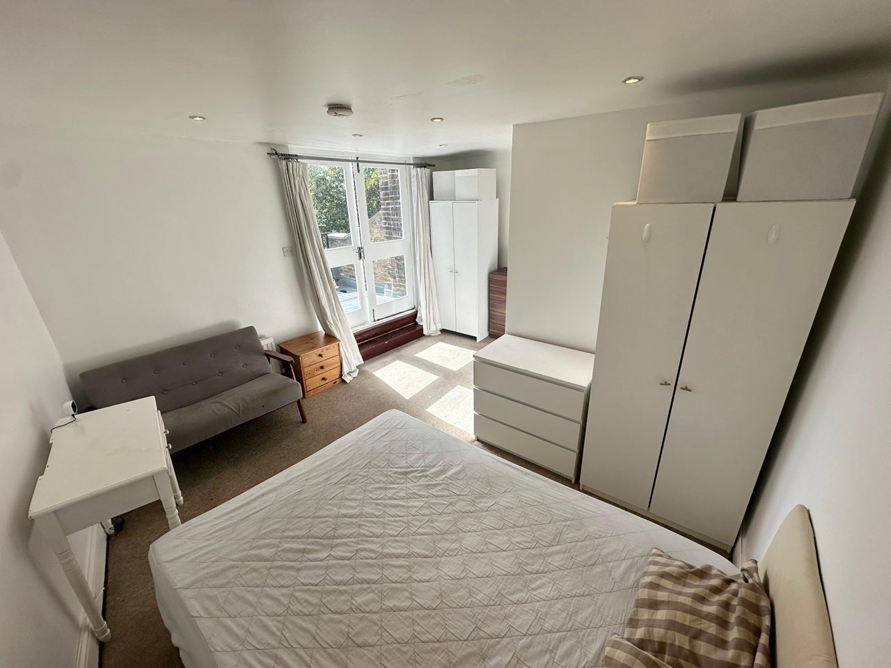 Room Pentonville Road in Greater London
