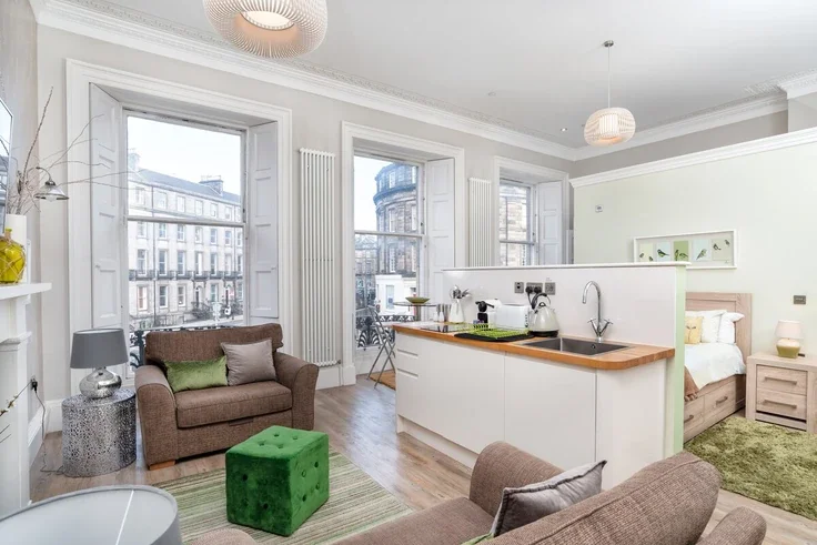 Flat Torphichen Street in City of Edinburgh