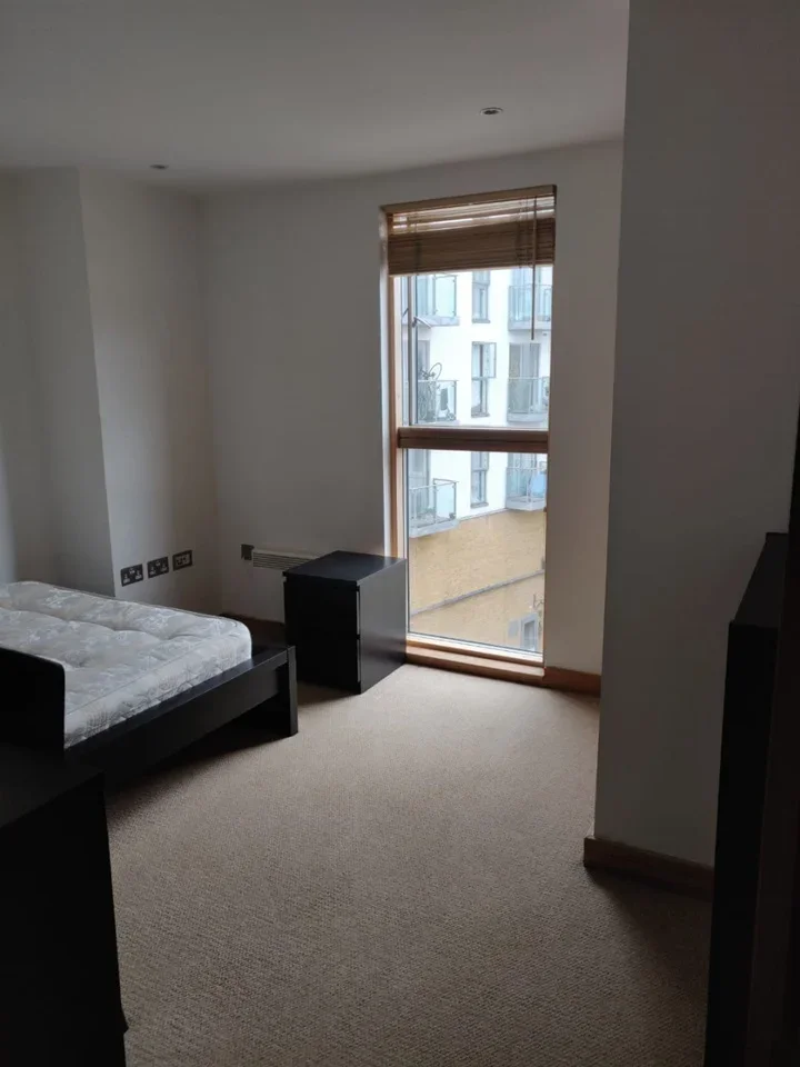 Flat Burdett Road in Greater London
