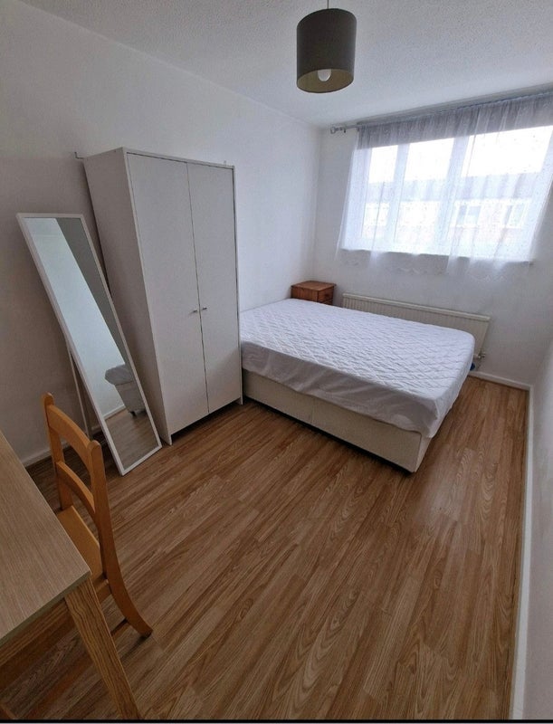 Flat Lucey Way in Greater London