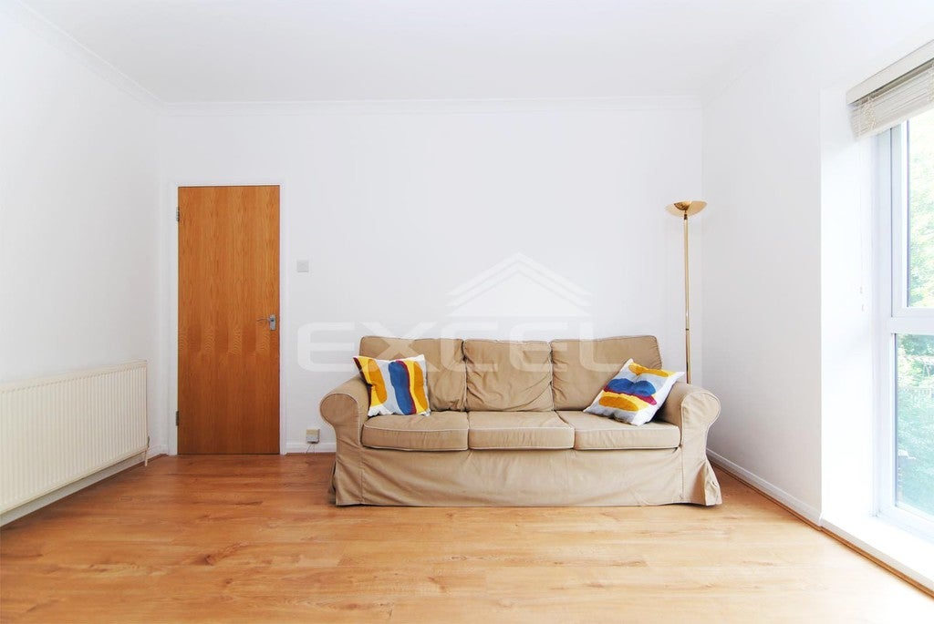 Flat Canfield Gardens in Greater London