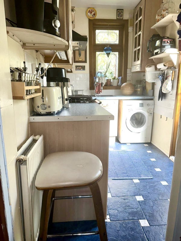 Room Flexmere Road in Greater London