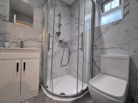 Room Golders Green Road in Greater London