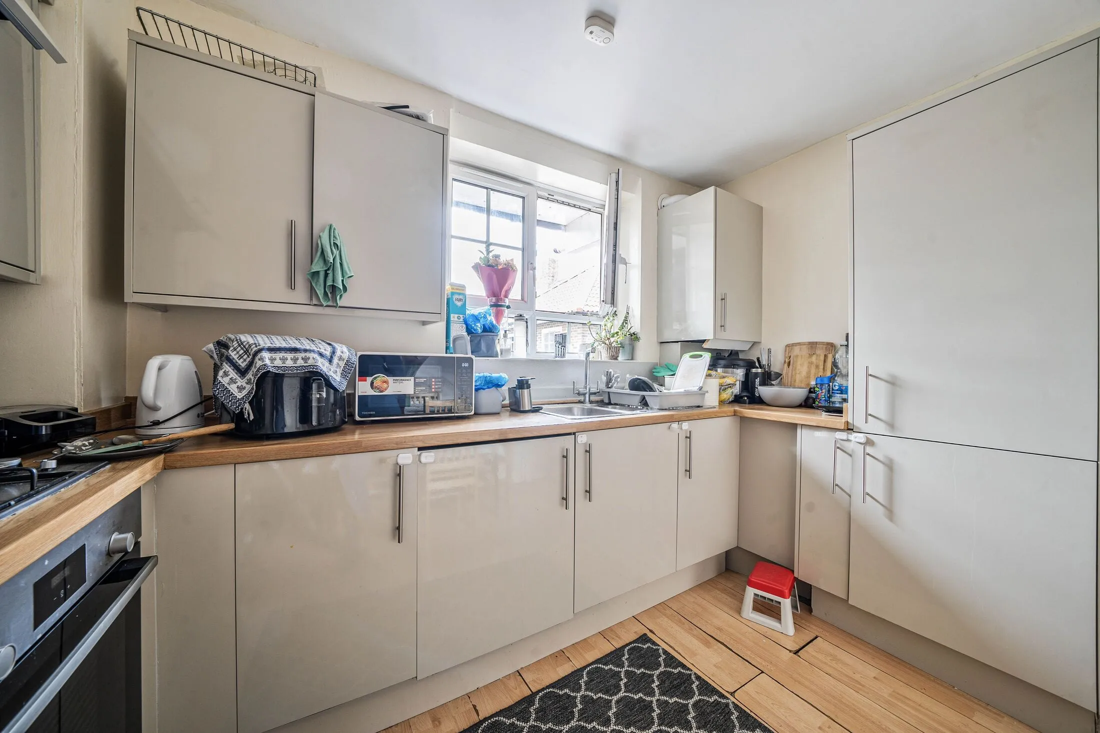 Flat Peckham Grove in Greater London