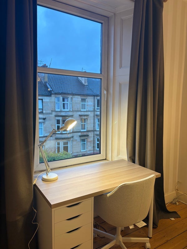 Room Lawrence Street in Glasgow