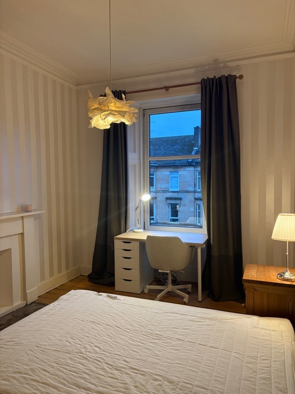 Room Lawrence Street in Glasgow