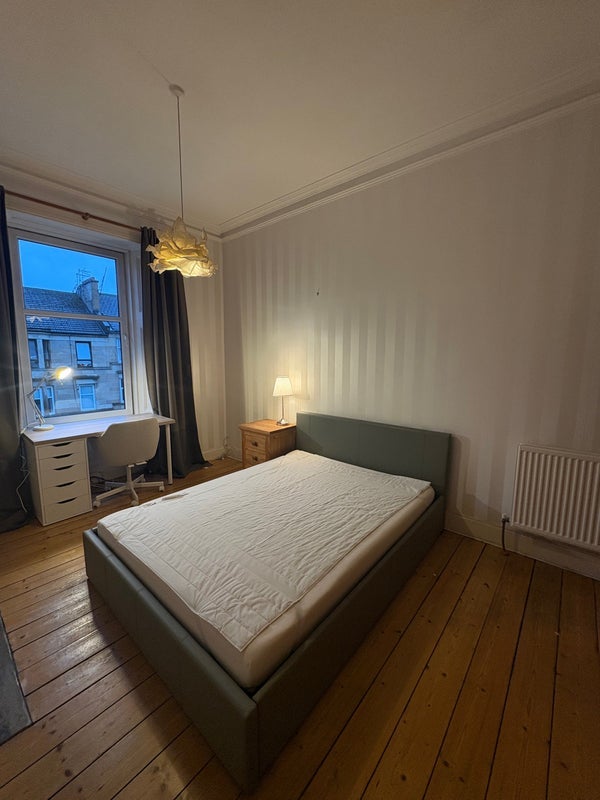 Room Lawrence Street in Glasgow
