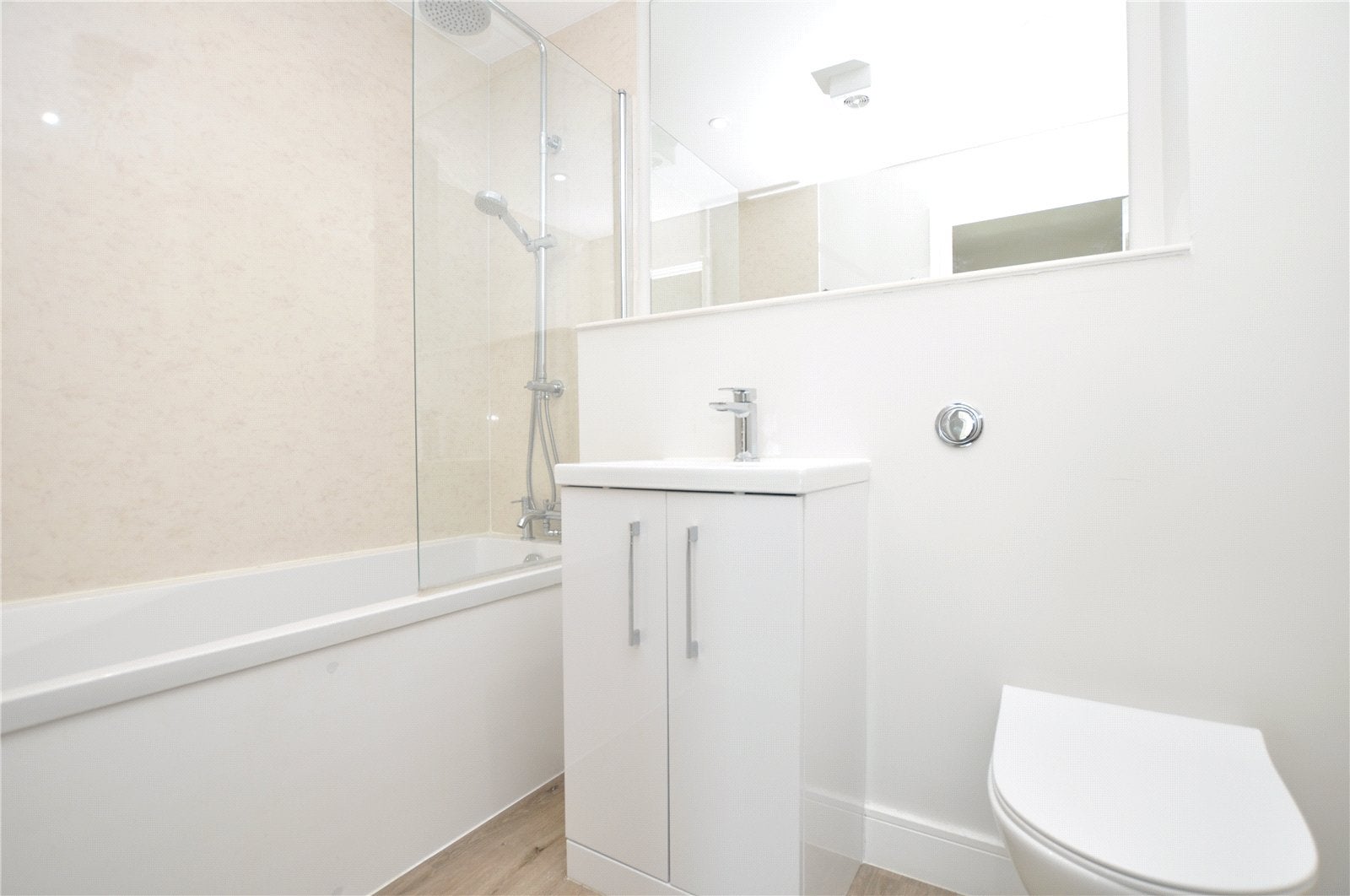 Flat Victoria Road in Rushmoor