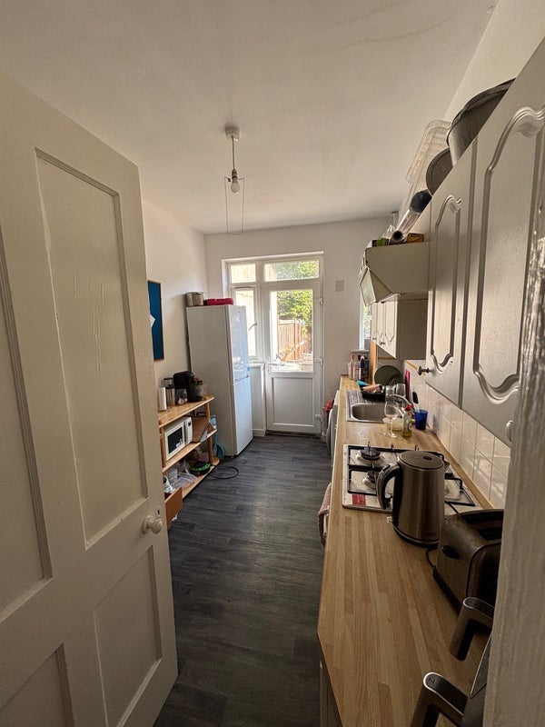 Room Topsham Road in Greater London