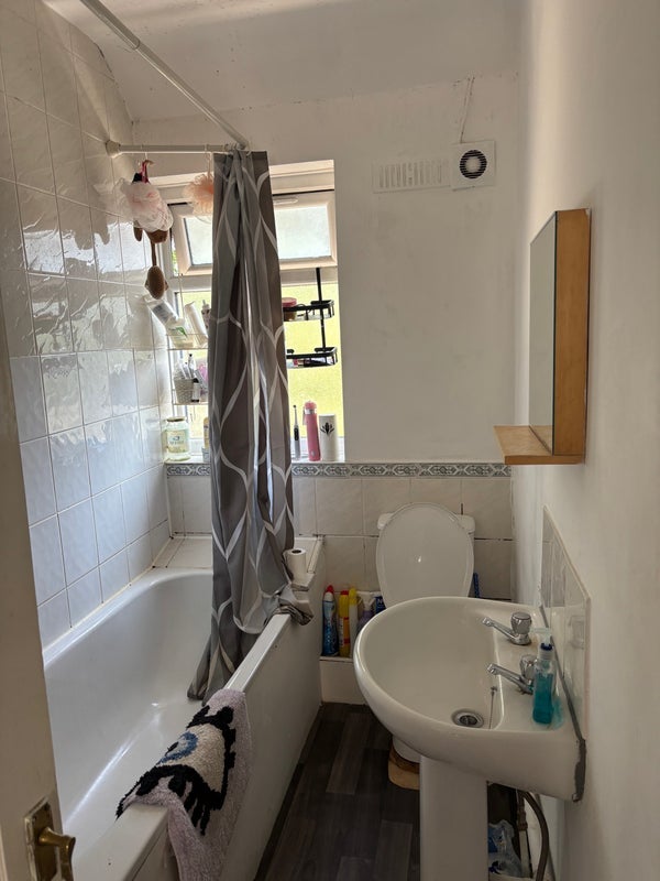 Room Topsham Road in Greater London