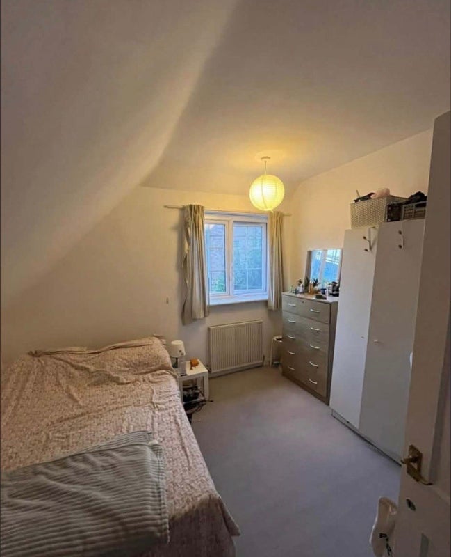Room Topsham Road in Greater London
