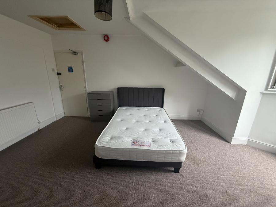 Room Mowbray Close in Sunderland